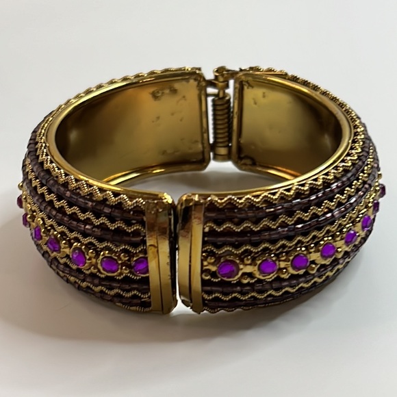 90s Vintage Purple Gold Tone Jeweled Rhinestone Beaded Bracelet with Spring - Picture 9 of 15